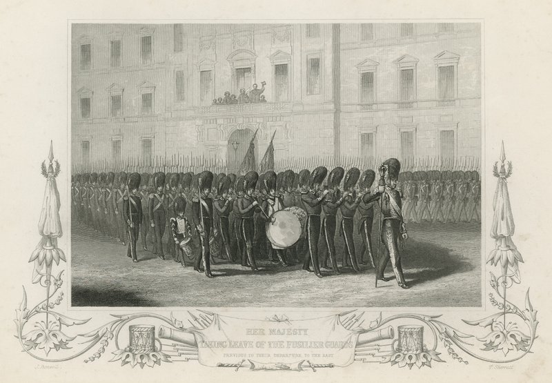 Su Majestad despidiéndose de los Guardias de Fusileros de English School