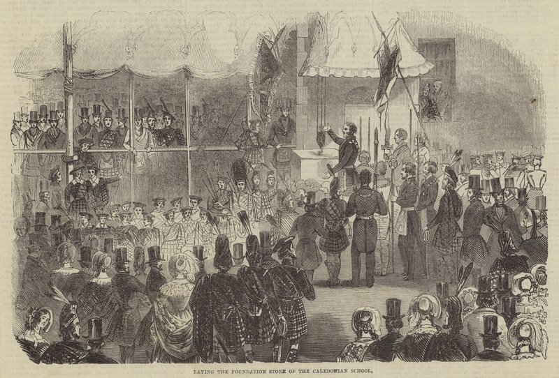 Colocación de la primera piedra de la Escuela Caledonia de English School