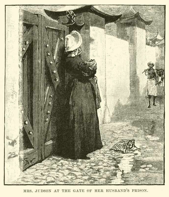 La Sra. Judson en la puerta de la prisión de su esposo de English School