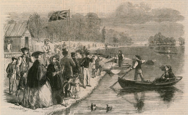 Botes de recreo en el agua en Regents Park de English School