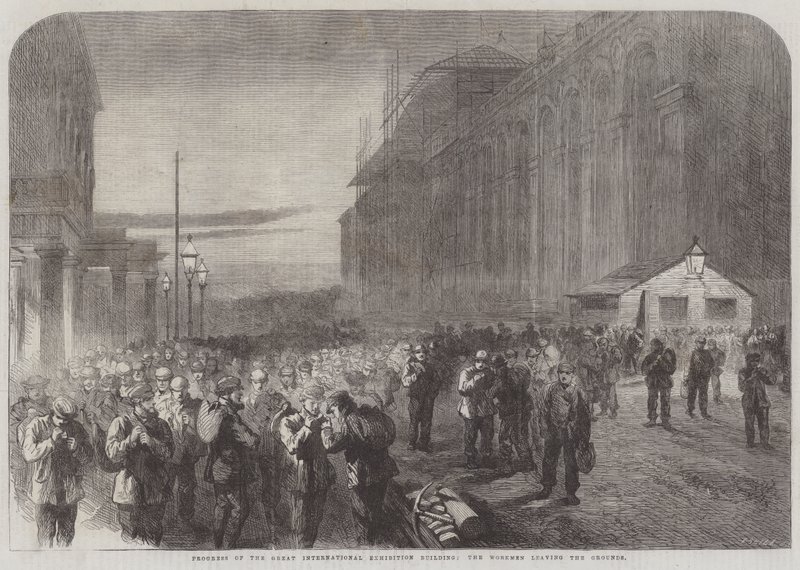 Progreso del Edificio de la Gran Exposición Internacional, los Trabajadores saliendo de los Terrenos (grabado) de English School