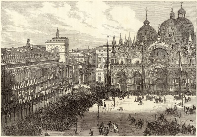 Recepción de las tropas italianas frente a la Catedral de San Marcos de English School