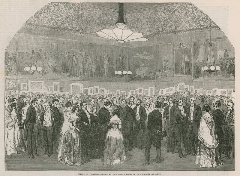 Sofisticada de fotógrafos en la gran sala de la Sociedad de Artes de English School