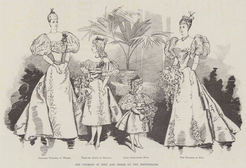 La Duquesa de Fife y tres de las damas de honor de English School