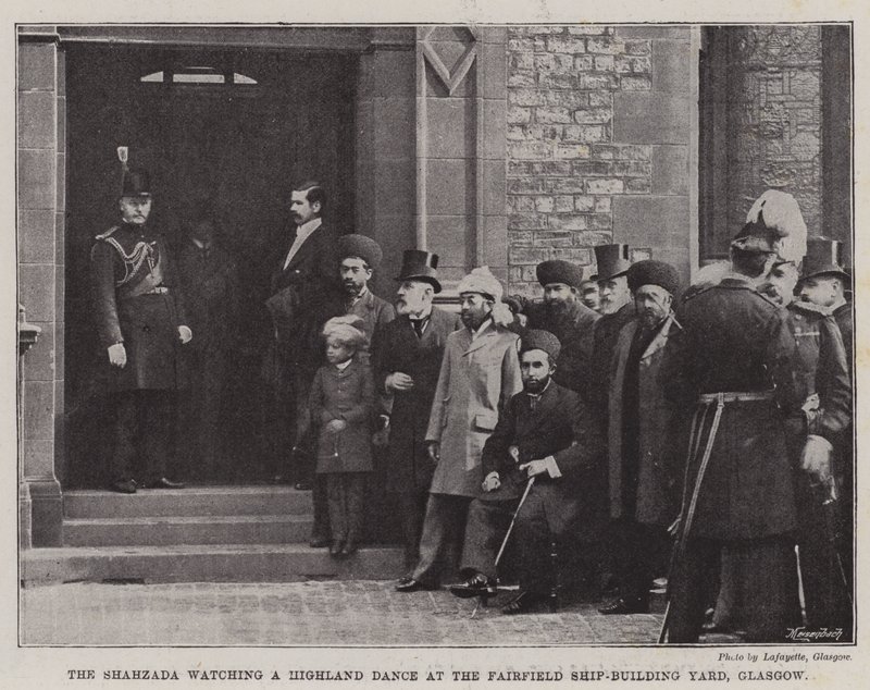 El Shahzada viendo una Danza de las Tierras Altas en el Astillero de Fairfield, Glasgow (grabado) de English School