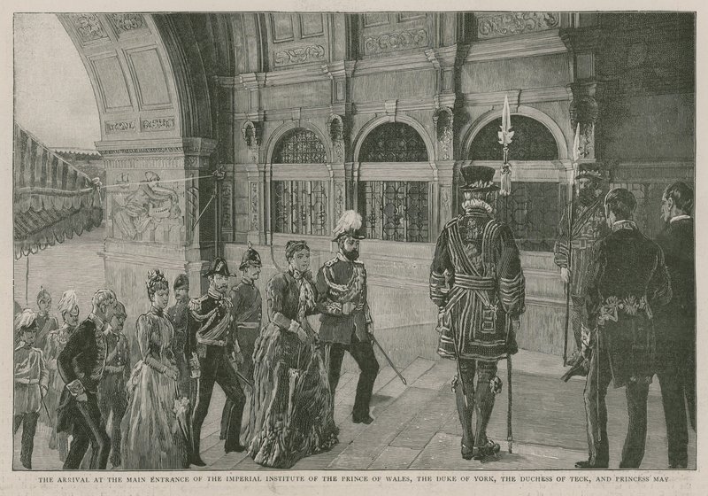 La llegada a la entrada principal del Instituto Imperial del Príncipe de Gales, el Duque de York, la Duquesa de Teck y la Princesa May de English School
