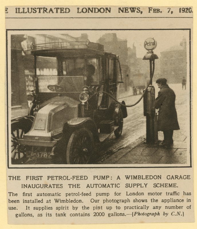 El primer surtidor de gasolina de English School