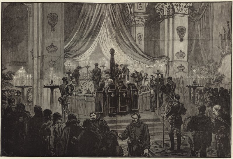 El difunto Emperador en capilla ardiente en la Iglesia de San Pedro y San Pablo de English School