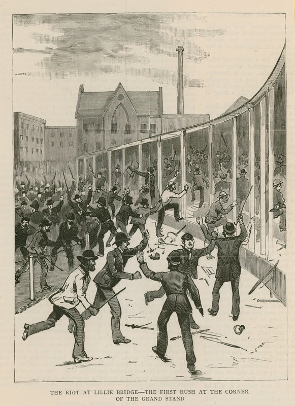 El motín en Lillie Bridge, Londres: El primer asalto en la esquina de la tribuna principal de English School