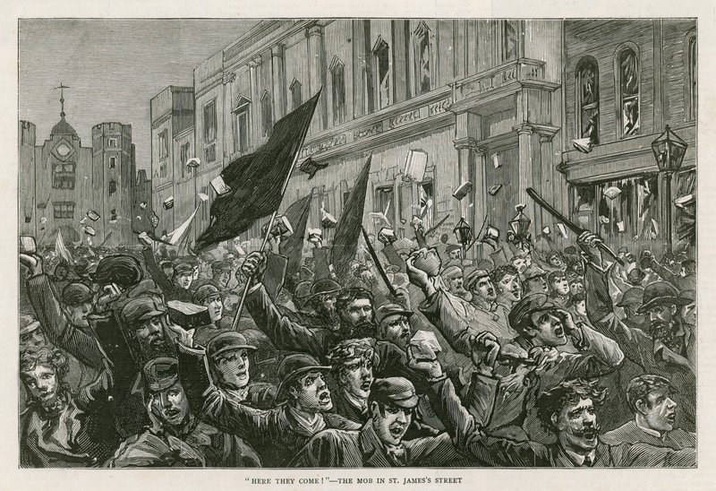 Los disturbios en el West End de Londres, 8 de febrero de 1886: ¡Aquí vienen! - La multitud en St Jamess Street, Londres de English School