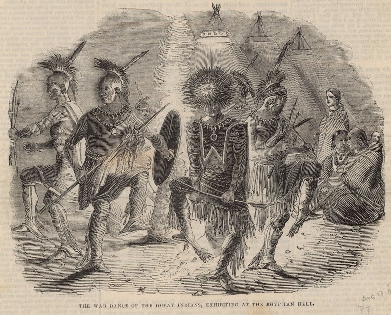 La danza de guerra de los indios Ioway, exhibida en el Salón Egipcio de English School