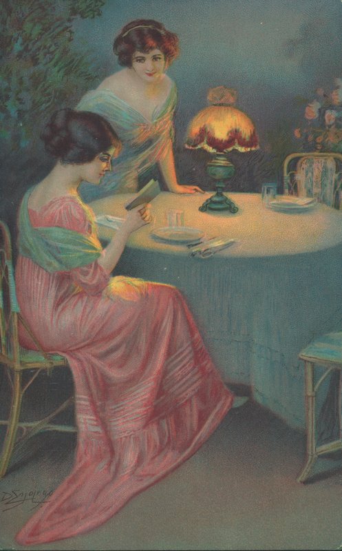 Dos mujeres sentadas en una mesa de English School