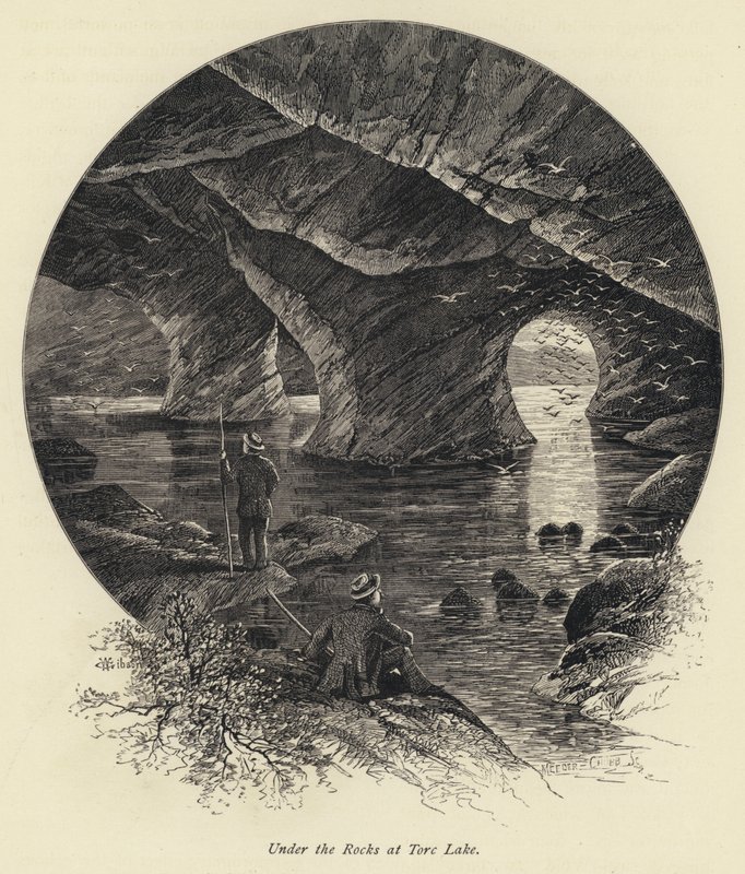 Bajo las rocas en el lago Torc de English School