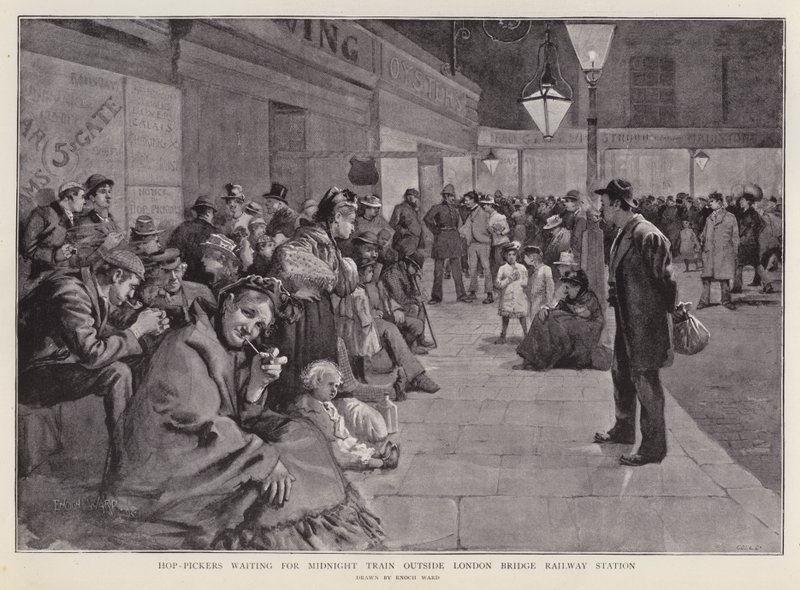 Recolectores de lúpulo esperando fuera de la estación de London Bridge para el tren de medianoche a Kent de Enoch Ward