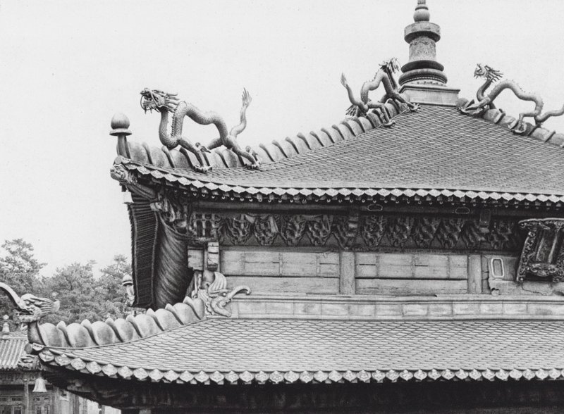 Jehol, Hingkung, Chihli, Techo de bronce dorado (foto b/n) de Ernst Boerschmann