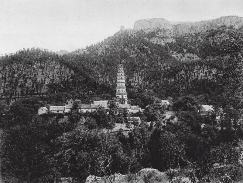 Ling yen sze, Shantung, Monasterio de las Cumbres Animadas (foto en blanco y negro) de Ernst Boerschmann