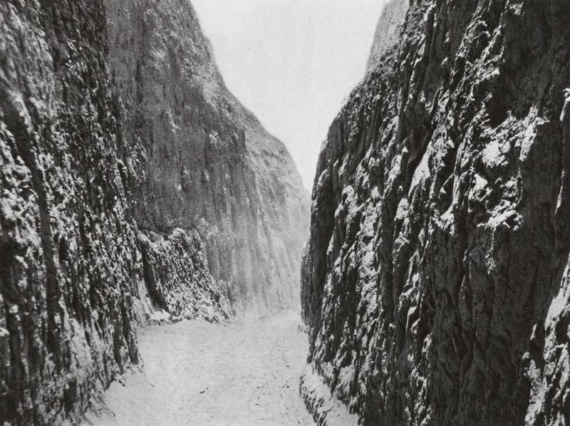 Pingyangfu, Shansi, Desfiladero en el Loess (foto b/n) de Ernst Boerschmann
