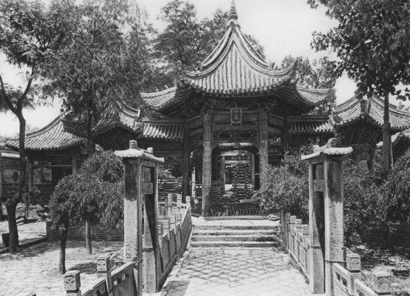 Sianfu, Li pai sze, Shensi, Patio principal de la Gran Mezquita (foto en blanco y negro) de Ernst Boerschmann