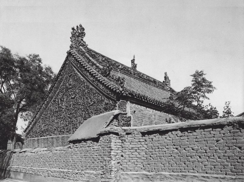 Tsing yang shu, Shantung, Sala con relieves de terracota vidriada en el Templo de la Diosa Tai shan (foto b/n) de Ernst Boerschmann