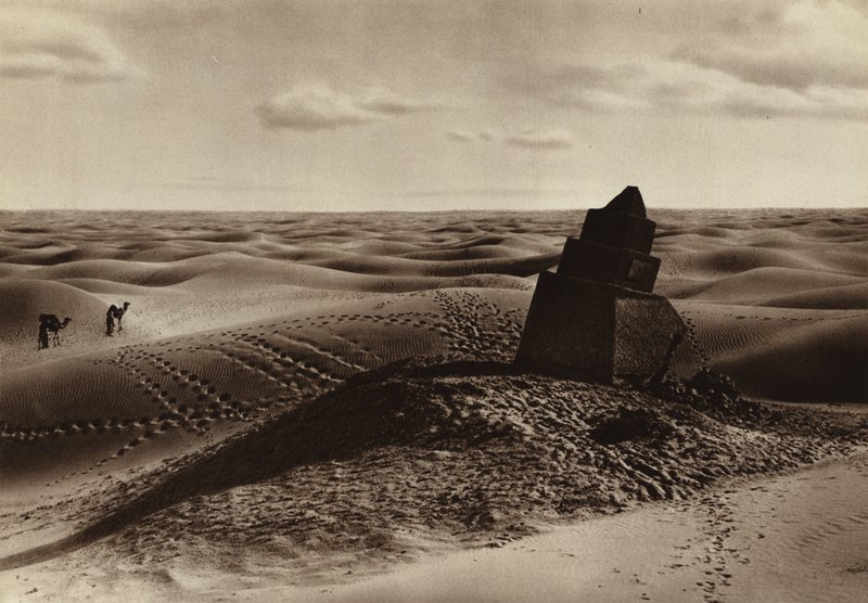 Un mojón en el desierto (foto b/n) de European Photographer