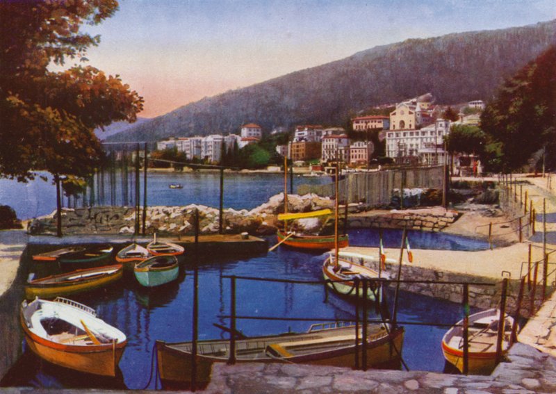 Abbazia, ahora Opatija en Croacia: Pequeño puerto con vista del Lungomare Sur de European Photographer