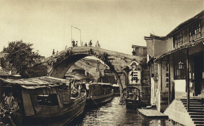 China, puente-canal en Kiahing (foto b/n) de European Photographer