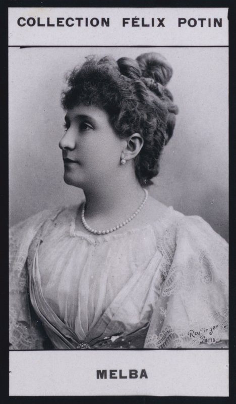 Madame Nelly Melba (1860) de European Photographer
