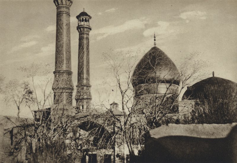 Persia, Teherán, Tumba de Abdoll Asim (foto b/n) de European Photographer