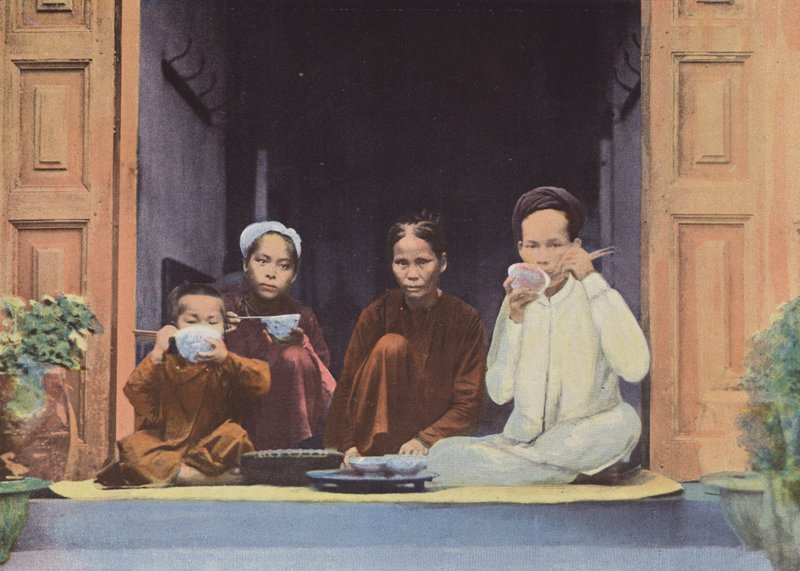 Comida de una familia annamita de European Photographer