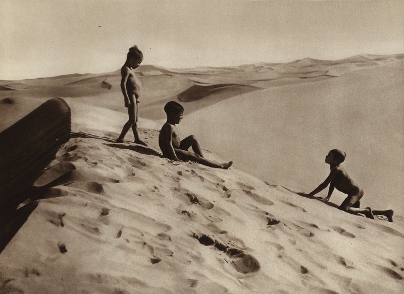 Niños del Sáhara (foto b/n) de European Photographer