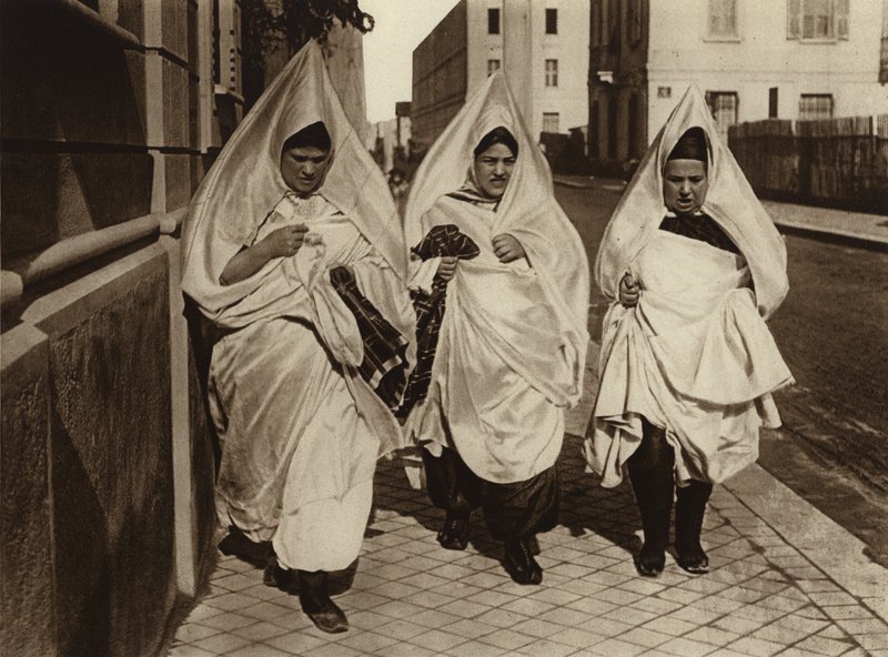 Túnez, mujeres judías (foto b/n) de European Photographer