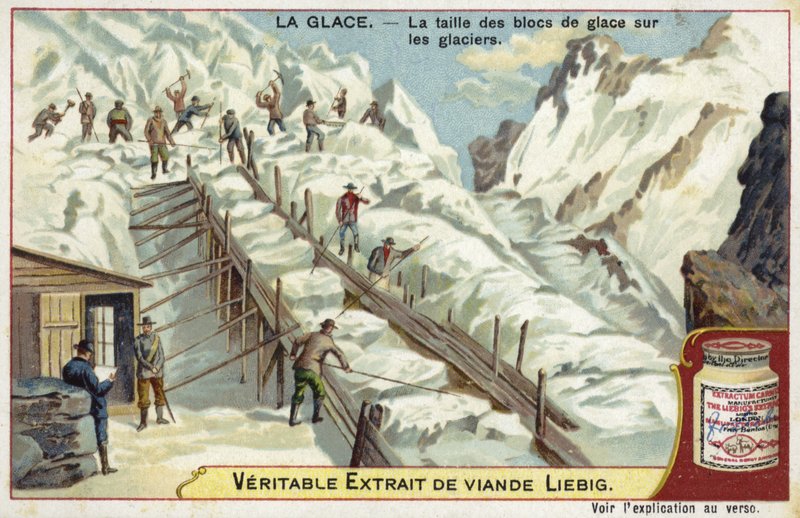 Corte de bloques de hielo en un glaciar de European School