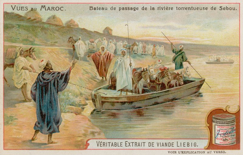 Barcos de ferry en el río Sebou de European School