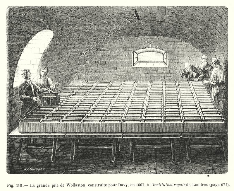 La gran pila de Wollaston, construida para Davy, en 1807, en la Institución Real de Londres de European School