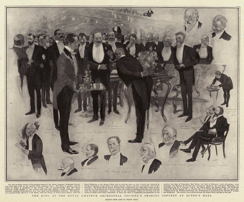 El rey en el concierto de fumadores de la Sociedad Real de Orquesta Amateur en Queen