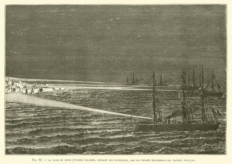 La ciudad de Susa (Túnez) iluminada, durante su ocupación, por los faros eléctricos de los barcos franceses de French School