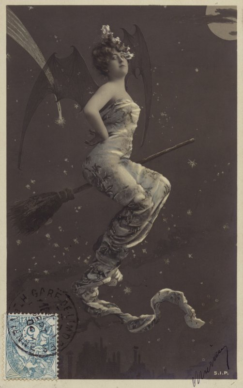 Una joven sentada en una escoba volando sobre los tejados de French Photographer