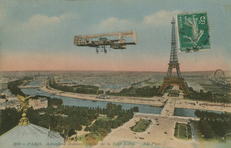 Avión sobrevolando la Torre Eiffel en París, Francia de French Photographer