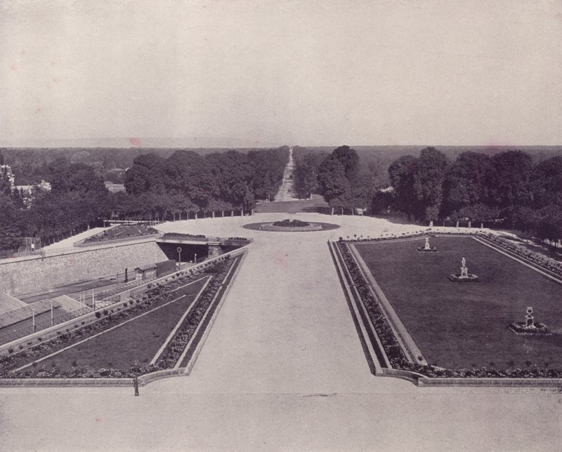 Avenida des Loges, Saint-Germain-en-Laye de French Photographer