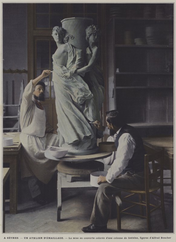Taller de esmaltado en la fábrica de porcelana de Sèvres, Francia de French Photographer