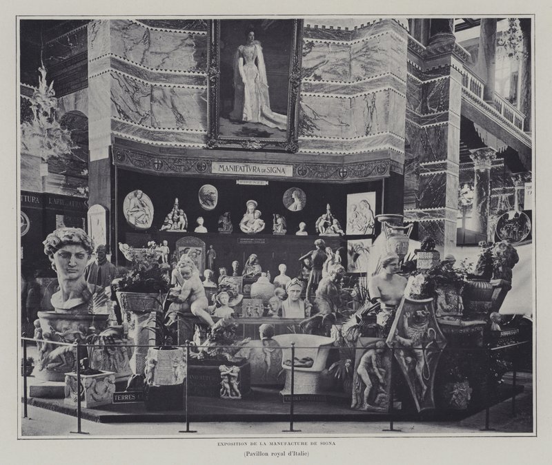 Exposición de productos de la fábrica Signa, Florencia, en el pabellón italiano en la Exposición Universal 1900, París de French Photographer