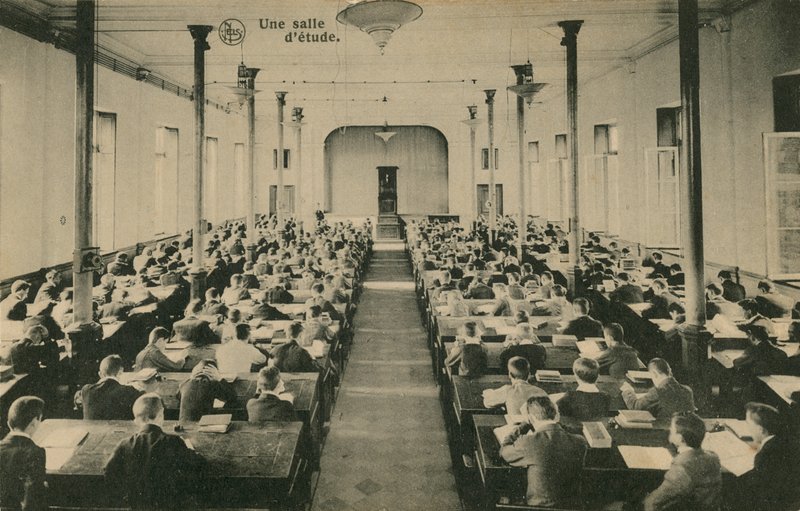 Aula de la escuela francesa. Saint-Roch, Ferrieres. Postal enviada el 25 de octubre de 1913. de French Photographer