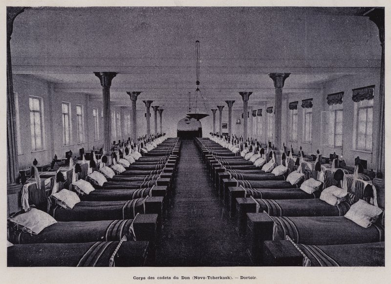El Ejército Ruso: Cuerpo de Cadetes del Don, Novo-Tcherkask, Dormitorio de French Photographer