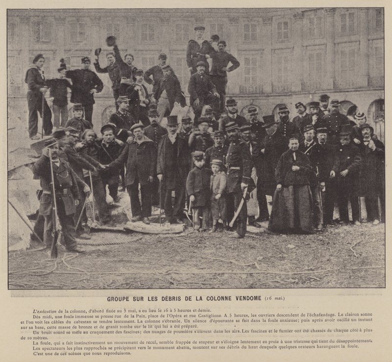 La Comuna de París, Grupo sobre los Escombros de la Columna Vendôme de French Photographer