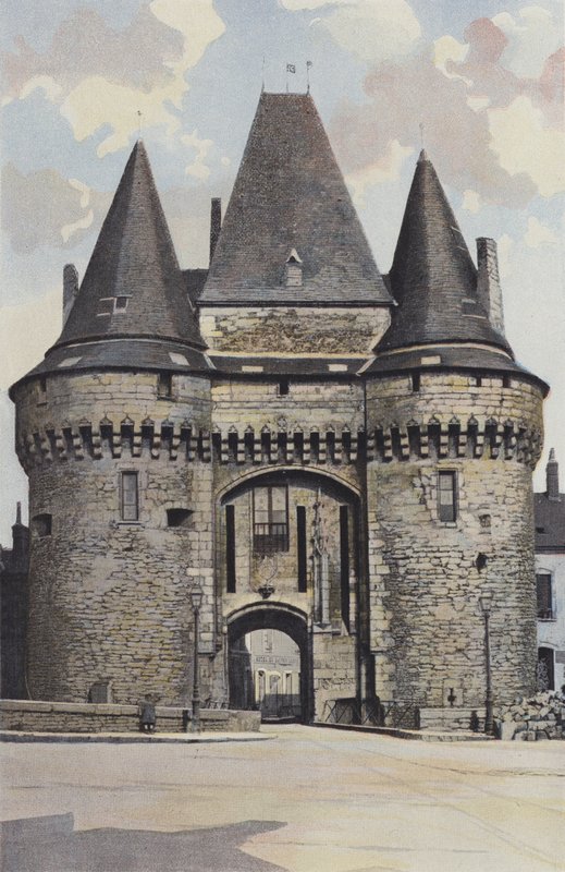 La Ferte-Bernard, Puerta de la ciudad, lado de la entrada (Hotel de Ville) de French Photographer