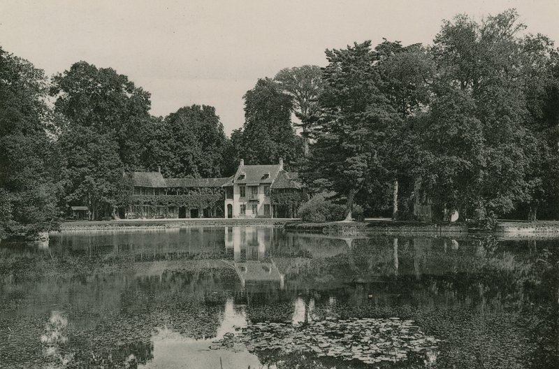 La Maison de la Reine de French Photographer