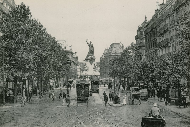 La Rue du Temple et la Place de la Republique de French Photographer