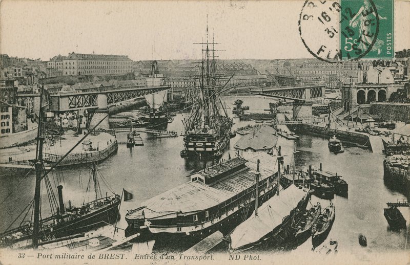 Puerto militar en Brest, Francia de French Photographer