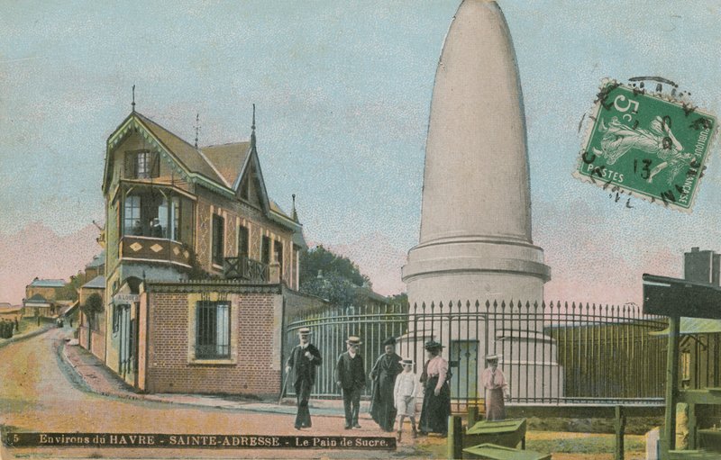 Pain de sucre (memorial de azúcar) en Sainte-Adresse cerca de Le Havre. Mausoleo construido en memoria de Charles Lefebvre-Desnouettes de French Photographer