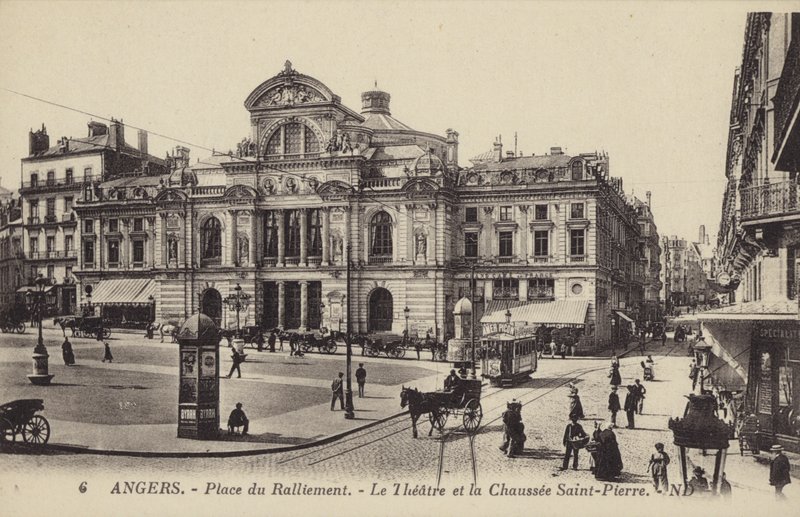 Place du Ralliement, el teatro y la Chaussee Saint-Pierre, Angers, Francia de French Photographer